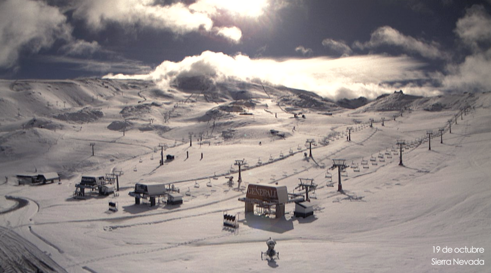 SIERRA NEVADA RECIBE LA PRIMERA NEVADA DEL OTOÑO